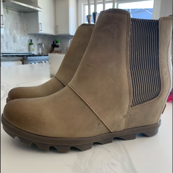 Sorel Shoes - NWT Sorel Joan of Arctic Chelsea Wedge Boot